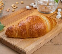 Круассан с малиной