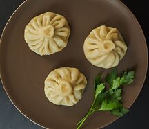 Хинкали с говядиной, бараниной и зеленью
