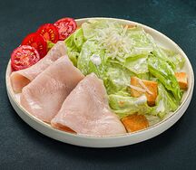 Салат Цезарь с курицей