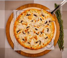 Пицца с курицей и грибами