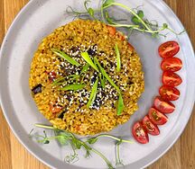 Жареный рис с овощами