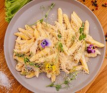 Паста Пенне с курицей и грибами