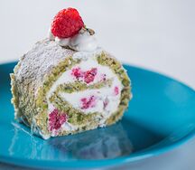 Пирожное Рулет Фисташково-малиновый