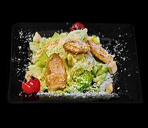 Салат Цезарь с курицей