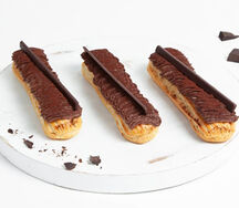 Эклер шоколадный