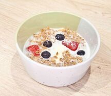 Полба на кокосовом молоке с ягодами