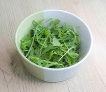 Собери свой салат на рукколе