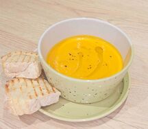 Суп тыквенный по-тайски с чиабаттой