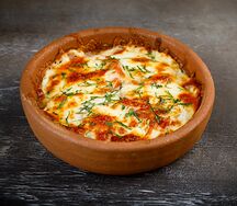 Жареный сулугуни со свежими помидорами