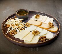 Ассорти домашних сыров