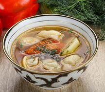 Пельмени с бульоном