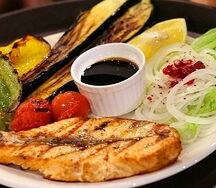 Стейк из сёмги с овощами