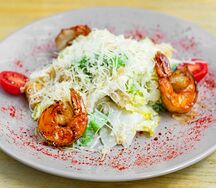 Цезарь с тигровыми креветками / Caesar with tiger prawns