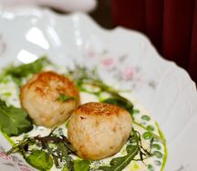 Щучьи котлеты с горошком и брокколи