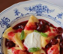 Вареники с творогом и вишней