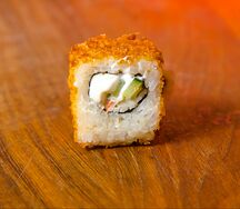 Жареный с лососем - 8 шт