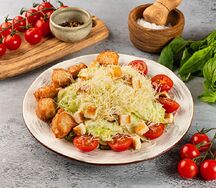 Салат Цезарь с курицей