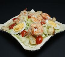Салат Цезарь с креветками