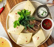 Аварский хинкал с сушеной колбасой или мясом