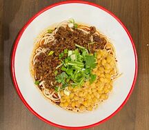 083. Лапша с горохом, мясным фаршем и острым соусом 