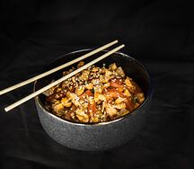 Рис wok с лососем