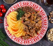 Говядина с овощами и гарнирами