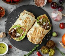 Шаурма с говядиной и фалафелем