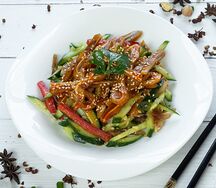 Свиные ушки с огурцами