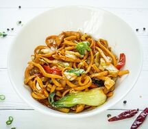 Яичная лапша с курицей