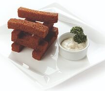 Гренки чесночные с белым соусом