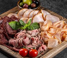 Сет мясных деликатесов