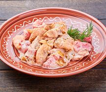 Ломтики форели в сливочном соусе