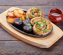 Ассорти из домашних колбас