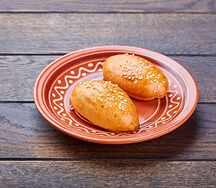 Пирожок печёный с тушёной капустой