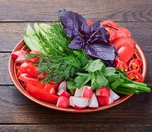 Ассорти из свежих овощей и зелени