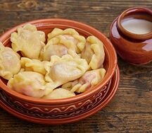 Фирменные вареники с вишней