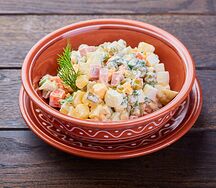 Любимый с детства Оливье с колбасой