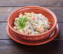 Салат Оливье с курицей