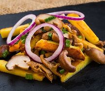 Салат картофельный с груздями и лисичками