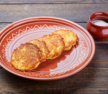 Деруны картофельные со сметаной