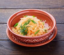 Капуста квашеная с маслом и луком