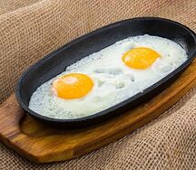 Глазунья из двух яиц