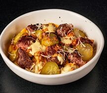 Фри с говядиной и блю чиз