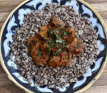 Гуляш с гречкой