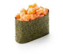 Острые суши с лососем