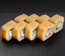 Жареный ролл с креветкой