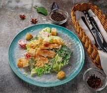 Цезарь с курицей на гриле