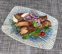 Шашлык из cвинoй шеи на шпажке