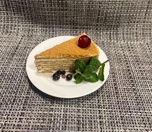Пирожное Медовик