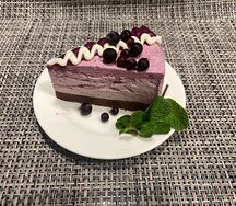 Пирожное Чизкейк смородиновый